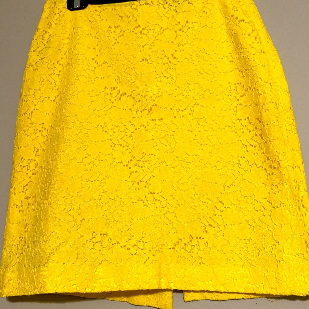 Yellow pencil skirt